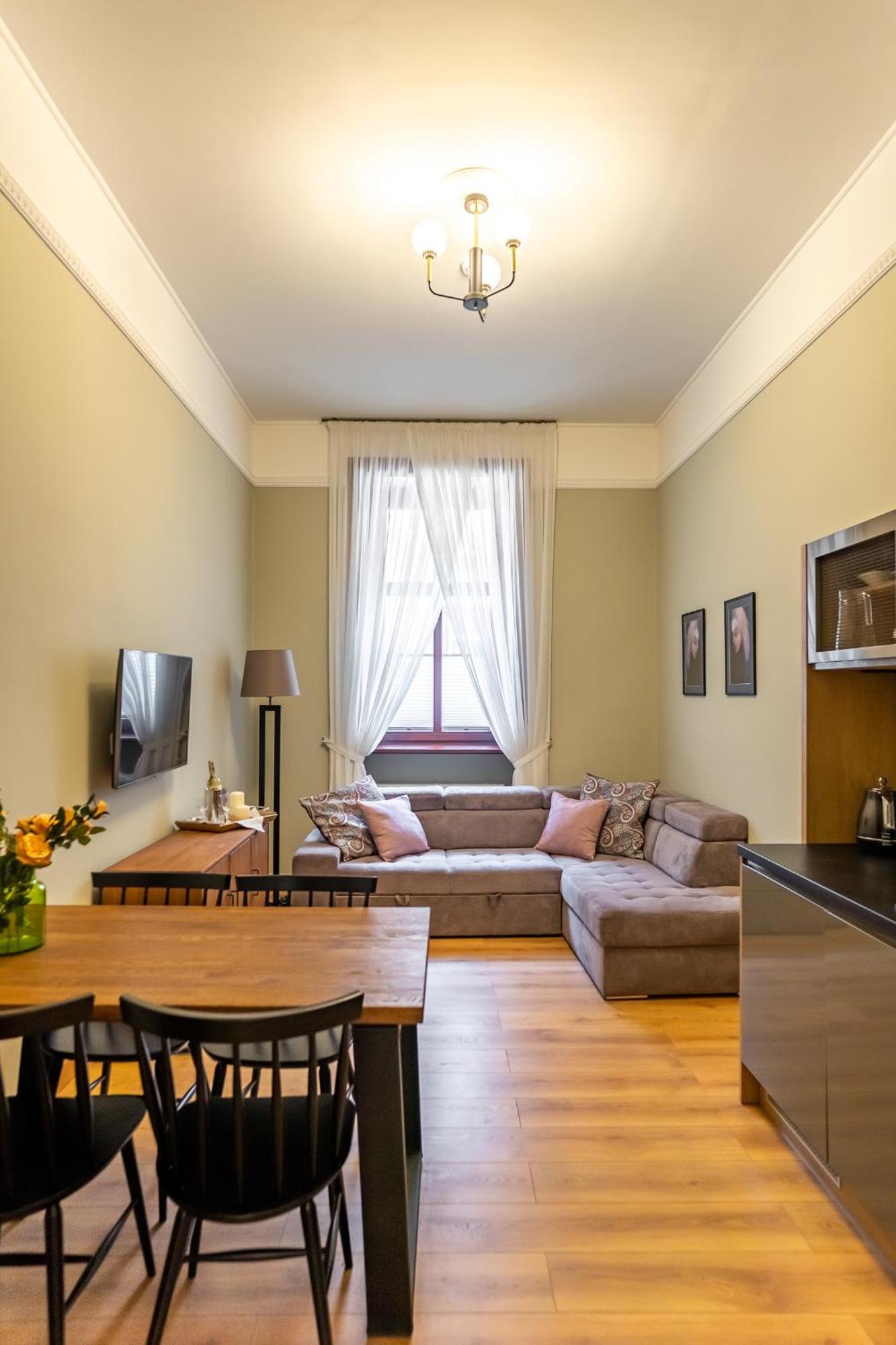 Old Town Ac Apartments Main Raiway Station Cracóvia Exterior foto