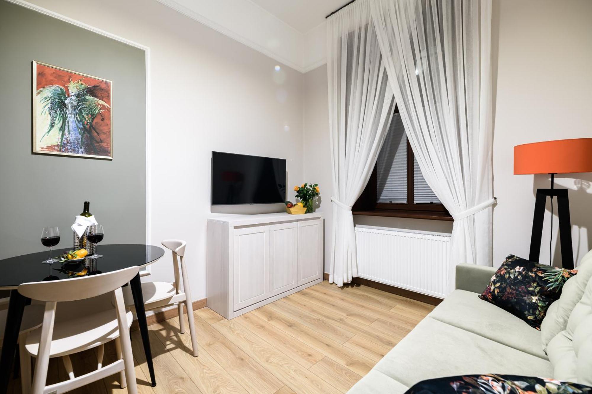 Old Town Ac Apartments Main Raiway Station Cracóvia Exterior foto